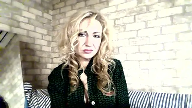 LilaniLoverx online show from November 21, 2025, 10:42 pm