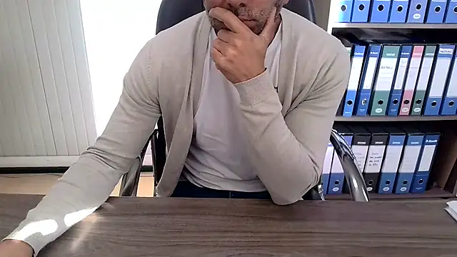 Snapshot of Evasionee chatting on November 3, 2025, 7:24 am Evasionee online show from November 3, 2025, 7:24 am