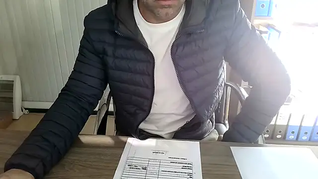 Snapshot of Evasionee chatting on November 19, 2025, 8:14 am Evasionee online show from November 19, 2025, 8:14 am