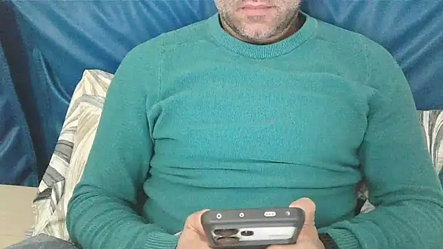 Snapshot of Evasionee chatting on December 2, 2025, 8:21 pm Evasionee online show from December 2, 2025, 8:21 pm