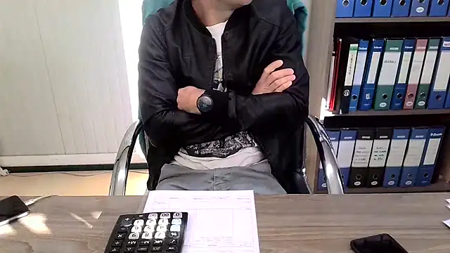 Snapshot of Evasionee chatting on November 4, 2025, 7:34 am Evasionee online show from November 4, 2025, 7:34 am