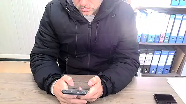 Snapshot of Evasionee chatting on December 1, 2025, 7:31 am Evasionee online show from December 1, 2025, 7:31 am