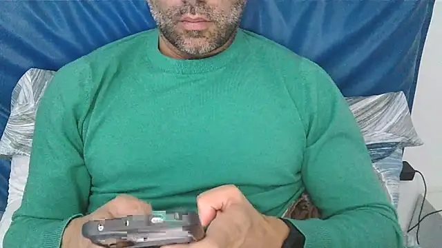 Snapshot of Evasionee chatting on October 30, 2025, 10:06 pm Evasionee online show from October 30, 2025, 10:06 pm