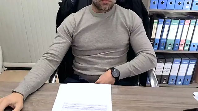 Snapshot of Evasionee chatting on December 3, 2025, 8:25 am Evasionee online show from December 3, 2025, 8:25 am