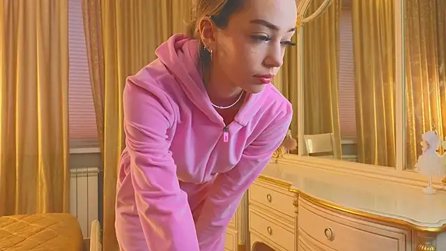 DeiraCharson online show from November 13, 2025, 3:21 am