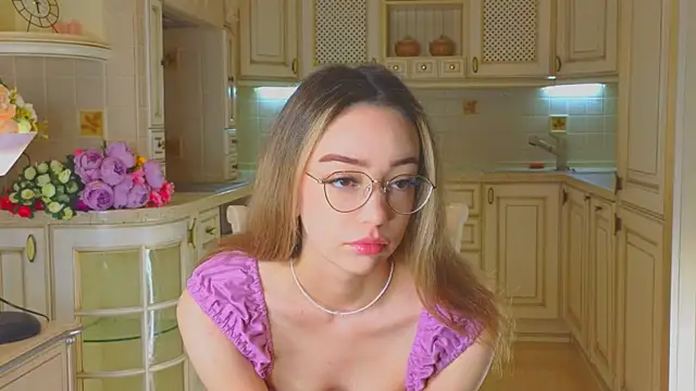 DeiraCharson online show from November 8, 2025, 3:21 am