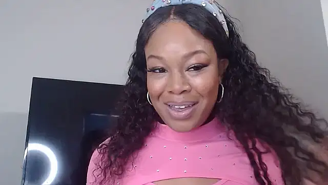 Snapshot of SweetieP11 chatting on October 27, 2025, 2:29 pm SweetieP11 online show from October 27, 2025, 2:29 pm