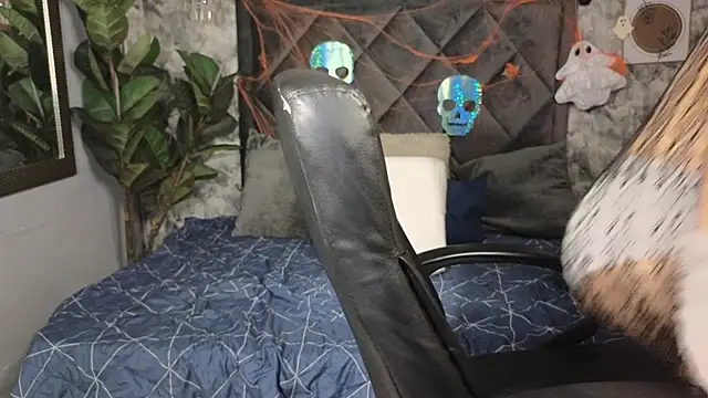 Snapshot of Indi_rave chatting on November 1, 2025, 2:55 pm Indi rave online show from November 1, 2025, 2:55 pm