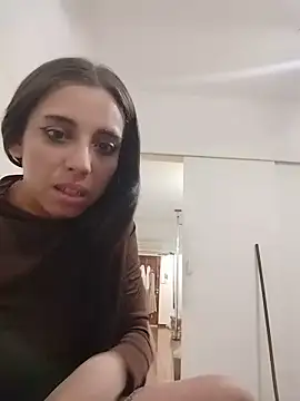 gigi333regi online show from June 3, 2026, 7:42 am