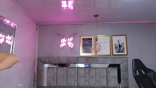 Cute Martina v online show from November 25, 2025, 8:09 pm