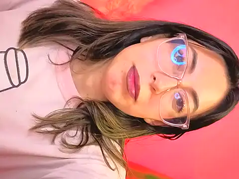 Snapshot of zylla_storn chatting on December 17, 2025, 8:19 am zylla storn online show from December 17, 2025, 8:19 am