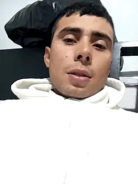 robinhd1234 online show from April 15, 2026, 11:27 pm