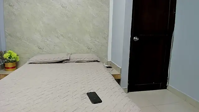 Snapshot of Sarahh-19 chatting on December 2, 2025, 11:45 am Sarahh-19 online show from December 2, 2025, 11:45 am