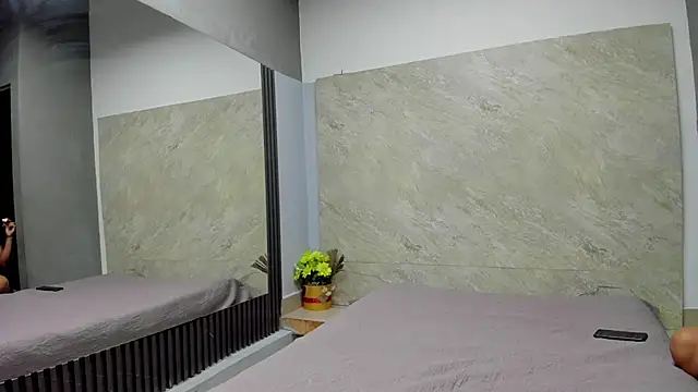 Snapshot of Sarahh-19 chatting on November 24, 2025, 11:43 am Sarahh-19 online show from November 24, 2025, 11:43 am