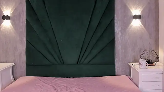 EmiliClarke online show from April 12, 2026, 12:30 pm