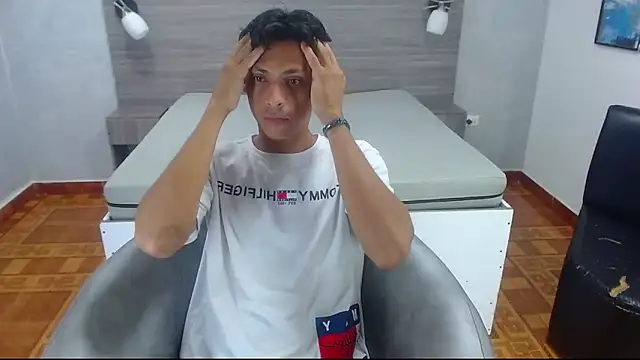 Snapshot of wiltom_ chatting on November 6, 2025, 3:21 am wiltom online show from November 6, 2025, 3:21 am