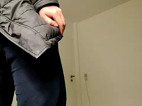 stripcumboy online show from November 7, 2025, 6:34 pm