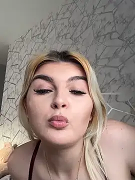 rosie-hipstergal online show from April 18, 2026, 4:20 pm