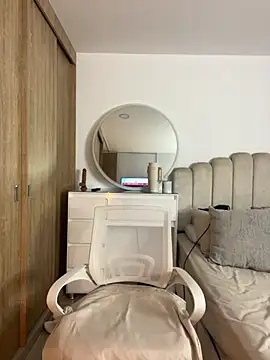 GiaStonne online show from November 19, 2025, 3:06 am