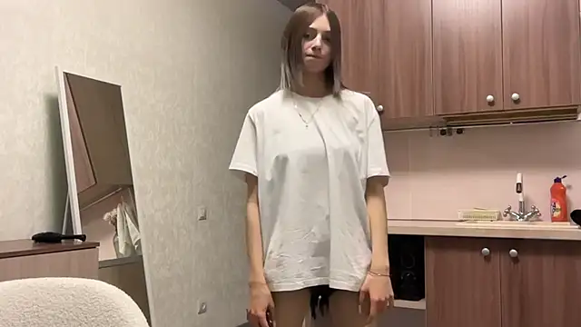 AidaGloshen online show from October 24, 2025, 6:51 pm