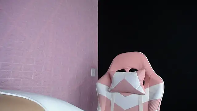 Snapshot of Dominic_Queen1 chatting on December 15, 2025, 2:45 pm Dominic Queen1 online show from December 15, 2025, 2:45 pm