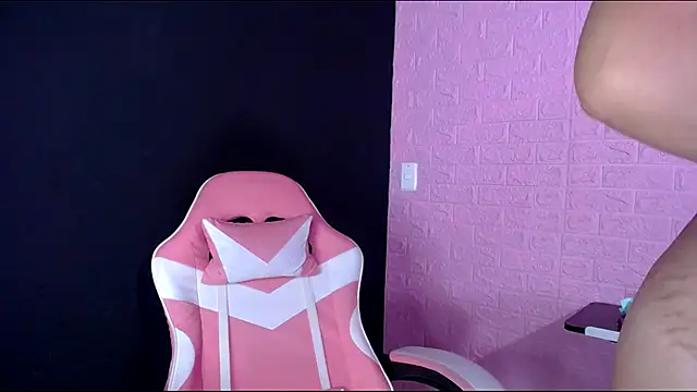 Snapshot of Dominic_Queen1 chatting on October 28, 2025, 11:03 pm Dominic Queen1 online show from October 28, 2025, 11:03 pm