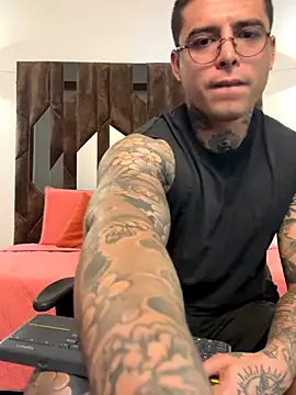 MATEO DILUCA online show from November 17, 2025, 10:08 am