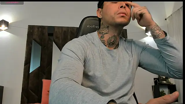 MATEO DILUCA online show from November 5, 2025, 10:18 am