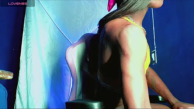 Kloe cardashan online show from November 29, 2025, 1:39 am