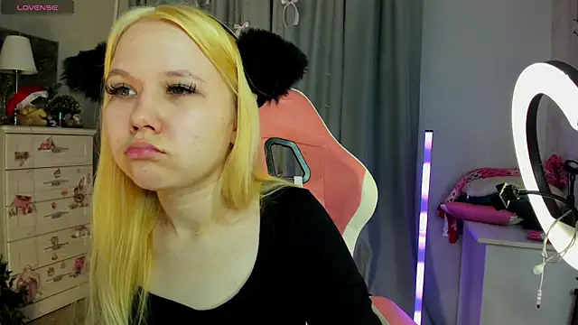 Snapshot of VivieSunn chatting on February 9, 2026, 3:37 am VivieSunn online show from February 9, 2026, 3:37 am