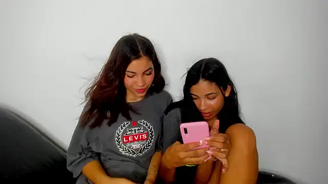 Snapshot of sexy-2party chatting on October 27, 2025, 8:21 pm sexy-2party online show from October 27, 2025, 8:21 pm