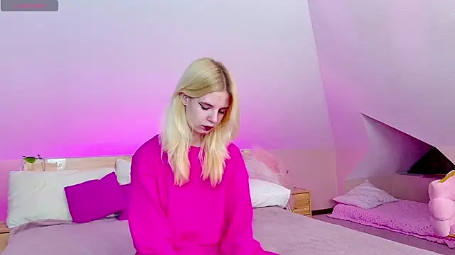 Erica Elnak online show from October 26, 2025, 4:18 pm