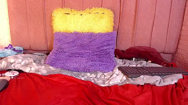 Snapshot of marceline_cutte chatting on December 14, 2025, 11:32 pm marceline cutte online show from December 14, 2025, 11:32 pm