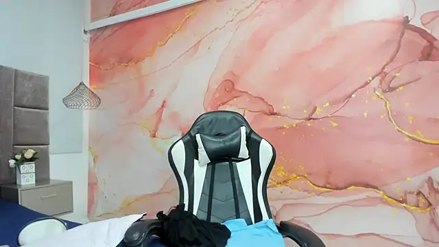 laliItaclark online show from March 28, 2026, 11:55 am