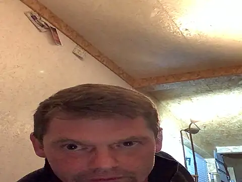 Snapshot of Olav81 chatting on October 25, 2025, 3:06 am Olav81 online show from October 25, 2025, 3:06 am
