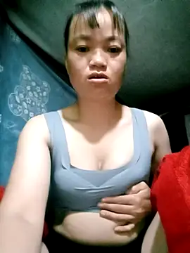 Snapshot of Noelle-e chatting on November 2, 2025, 10:04 pm Noelle-e online show from November 2, 2025, 10:04 pm