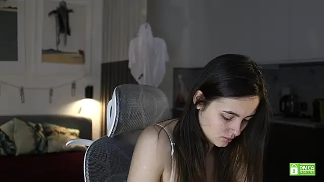 amelie shine online show from November 1, 2025, 12:21 pm