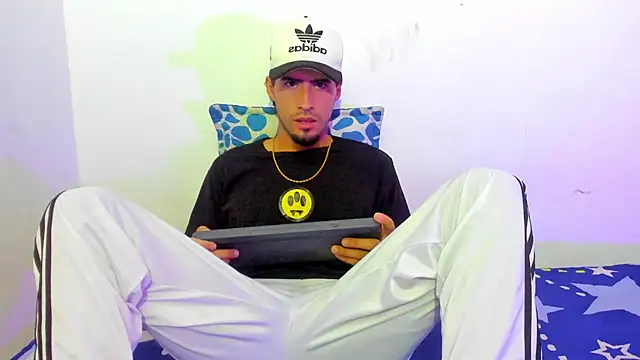 Snapshot of harold_777 chatting on December 3, 2025, 12:44 am harold 777 online show from December 3, 2025, 12:44 am