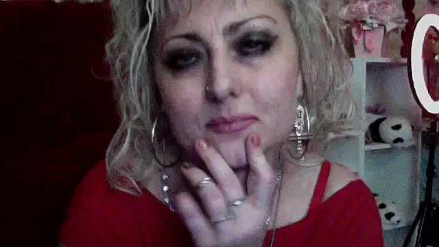Snapshot of xHot_Amazonq chatting on February 12, 2026, 8:08 pm xHot Amazonq online show from February 12, 2026, 8:08 pm