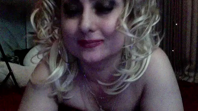 Snapshot of xHot_Amazonq chatting on January 6, 2026, 9:30 pm xHot Amazonq online show from January 6, 2026, 9:30 pm