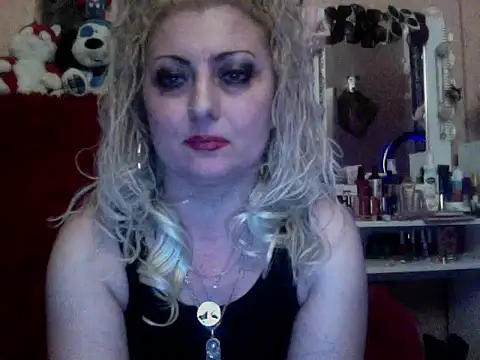 Snapshot of xHot_Amazonq chatting on November 9, 2025, 9:08 pm xHot Amazonq online show from November 9, 2025, 9:08 pm