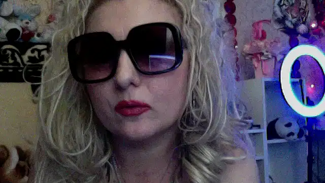 Snapshot of xHot_Amazonq chatting on January 11, 2026, 6:59 pm xHot Amazonq online show from January 11, 2026, 6:59 pm
