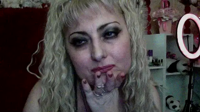 Snapshot of xHot_Amazonq chatting on February 6, 2026, 8:38 pm xHot Amazonq online show from February 6, 2026, 8:38 pm