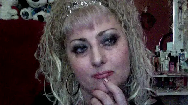 Snapshot of xHot_Amazonq chatting on February 14, 2026, 7:03 pm xHot Amazonq online show from February 14, 2026, 7:03 pm