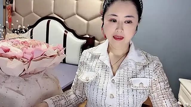 yaoyao22678 online show from April 16, 2026, 2:34 am