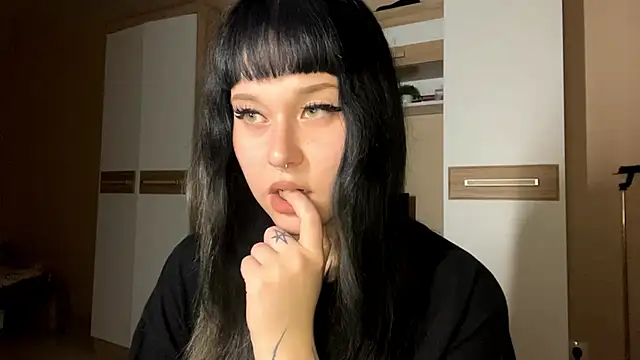 LaurenOveson online show from November 29, 2025, 5:24 pm