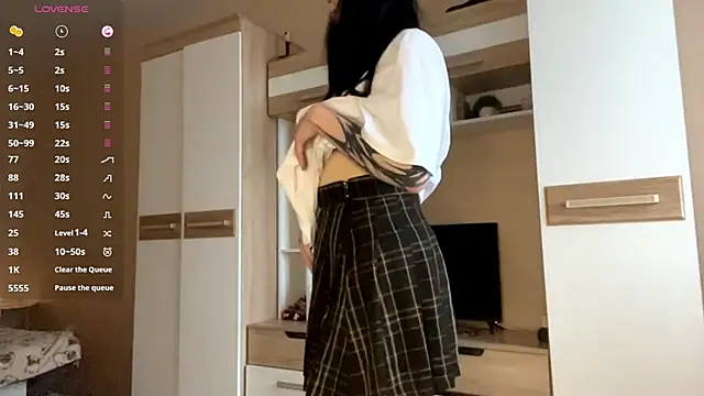 LaurenOveson online show from December 5, 2025, 10:36 am