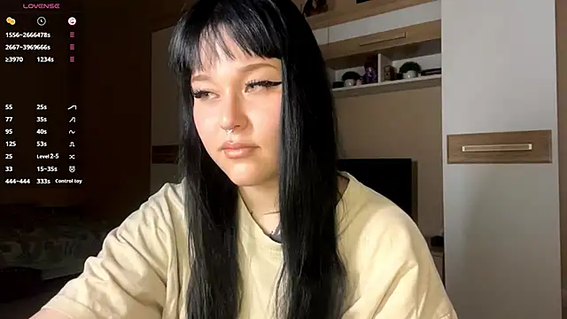 LaurenOveson online show from November 22, 2025, 11:31 am