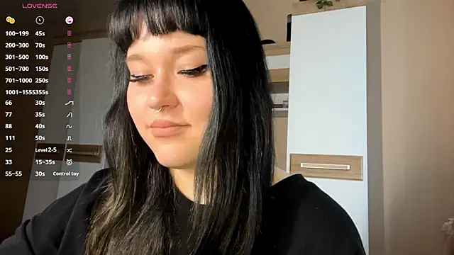 LaurenOveson online show from December 1, 2025, 11:22 am