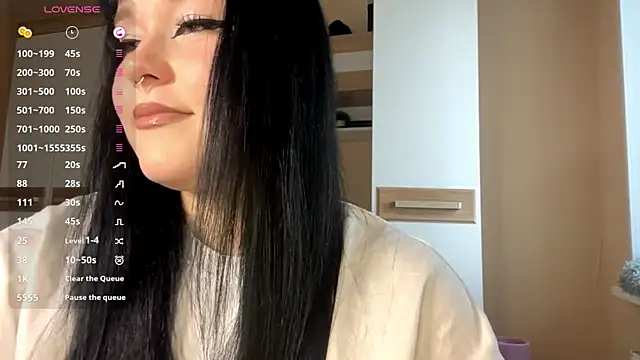 LaurenOveson online show from November 2, 2025, 9:58 am